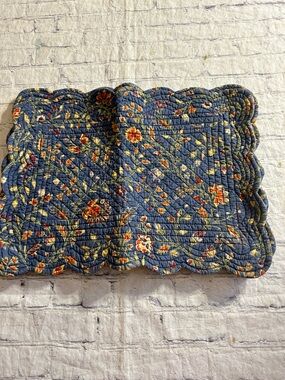 WILLIAMSBURG COLLECTION WAKEFIELD INDIGO BLUE FLORAL QUILTED TABLEMATS (4)